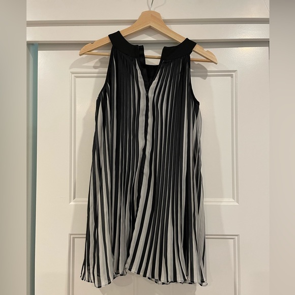 Nicole Miller -youth size M - Picture 2 of 3